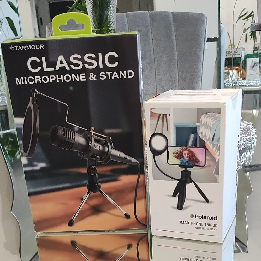 Classic Microphone & Stand - Black